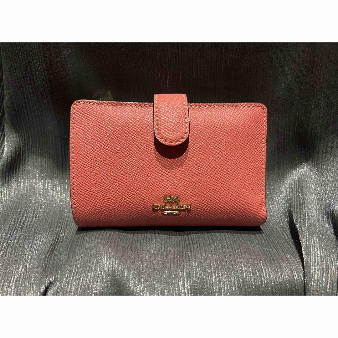 COACH(コーチ)の【お値下げ中】COACH 折り財布 ピンク メンズのファッション小物(折り財布)の商品写真