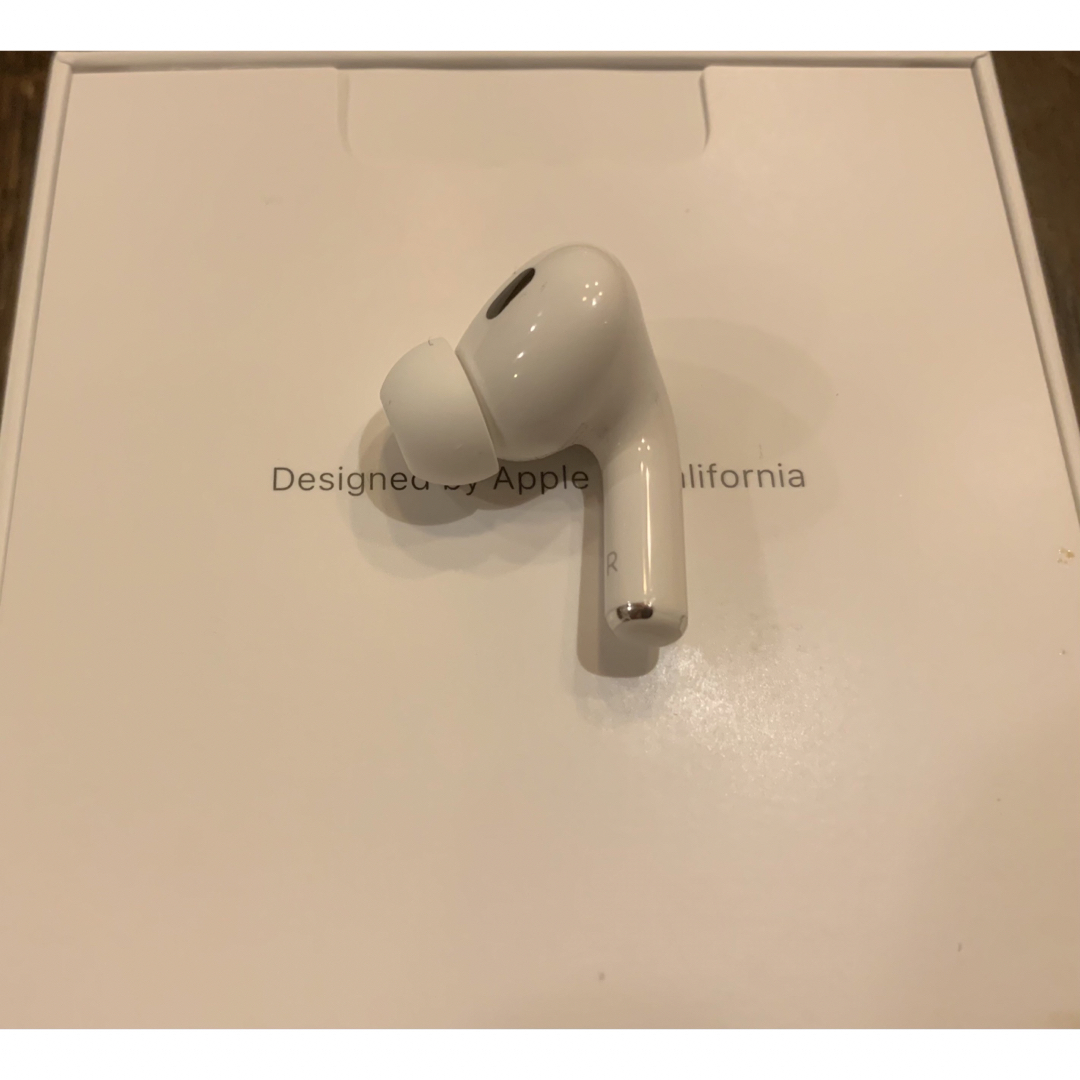 Apple(アップル)の正規品　AirPods Pro MWP22J/A 箱付き　付属品付き スマホ/家電/カメラのオーディオ機器(ヘッドフォン/イヤフォン)の商品写真