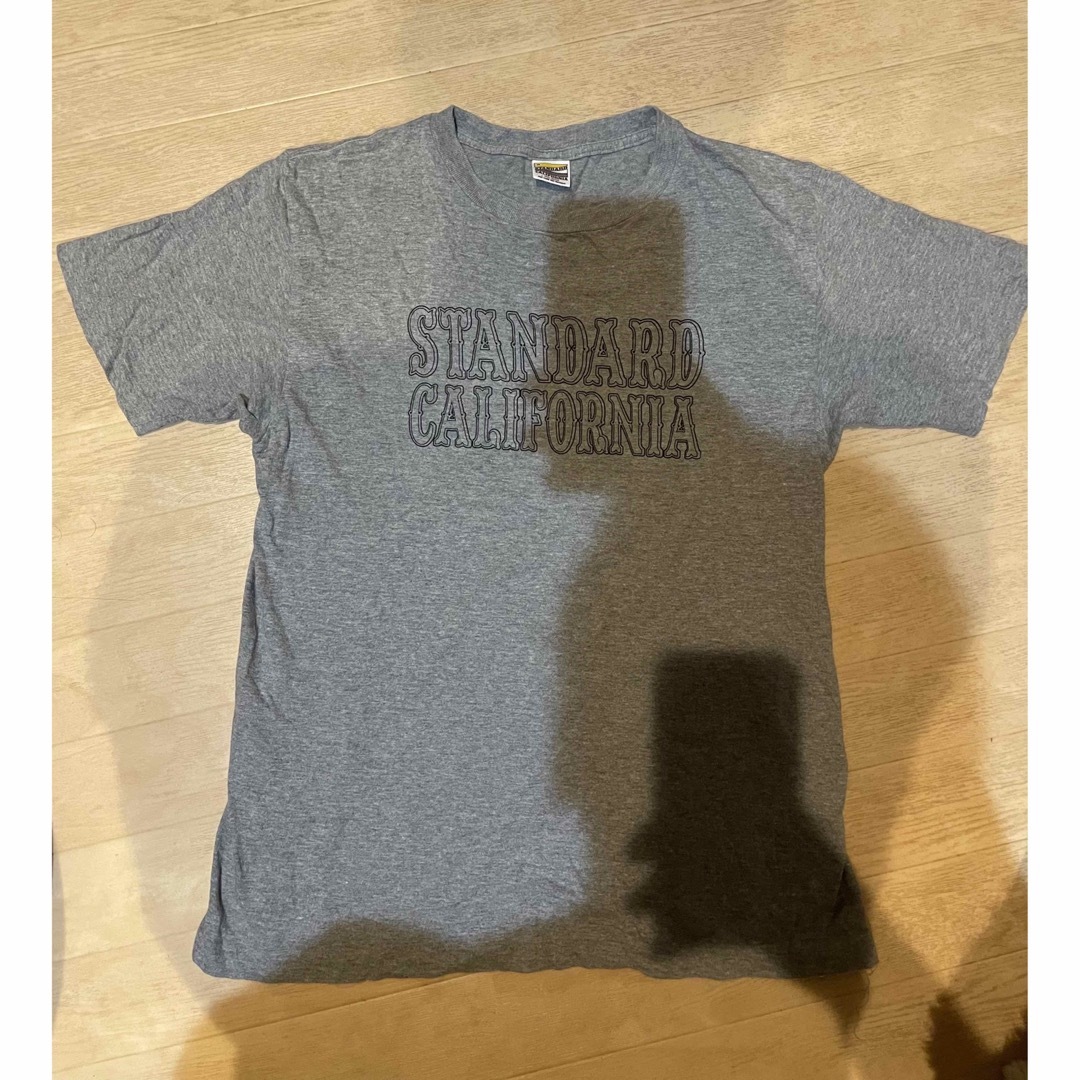 STANDARD CALIFORNIA(スタンダードカリフォルニア)の【大人気‼️】 スタンダードカリフォルニア　ロゴ　Tシャツ　Mサイズ メンズのトップス(Tシャツ/カットソー(半袖/袖なし))の商品写真