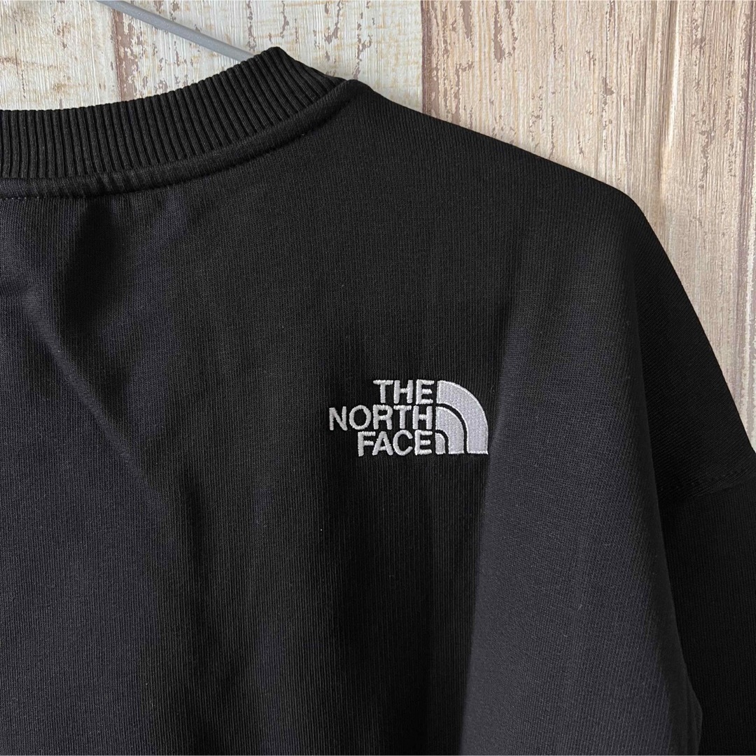 THE NORTH FACE(ザノースフェイス)の【海外限定】TNF トレーナー ユニセックス ブラック S-Mサイズ レディースのトップス(トレーナー/スウェット)の商品写真