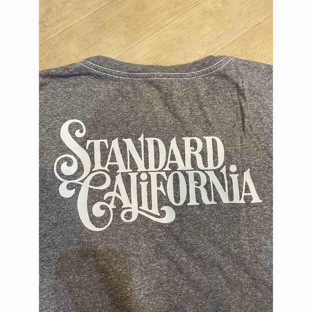 STANDARD CALIFORNIA(スタンダードカリフォルニア)の【即完売‼️】 スタンダードカリフォルニア　ロゴ　Tシャツ　Mサイズ メンズのトップス(Tシャツ/カットソー(半袖/袖なし))の商品写真