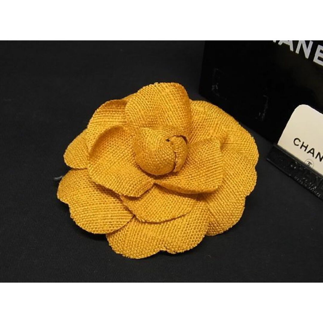 CHANEL(シャネル)の■新品■未使用■ CHANEL シャネル カメリア コサージュ ピンブローチ ピンバッチ アクセサリー レディース イエロー系 AR5814  レディースのアクセサリー(ブローチ/コサージュ)の商品写真