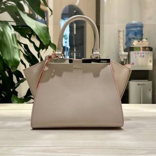 フェンディ(FENDI)の✴︎FENDI トロワジュール　ホワイト✴︎(ハンドバッグ)