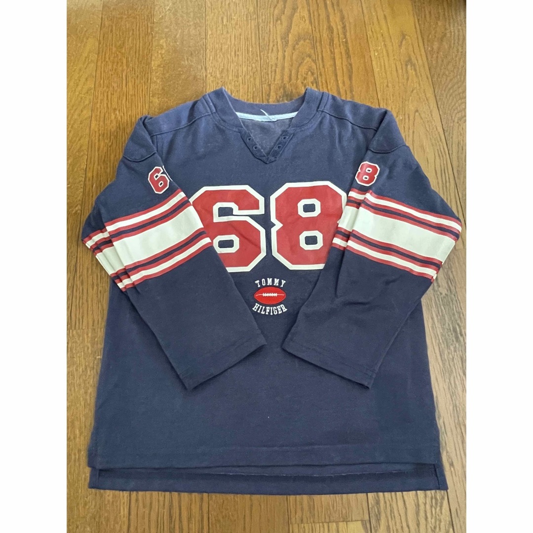 TOMMY HILFIGER(トミーヒルフィガー)のトミーフィルフィガー　ロングＴシャツ キッズ/ベビー/マタニティのキッズ服男の子用(90cm~)(Tシャツ/カットソー)の商品写真