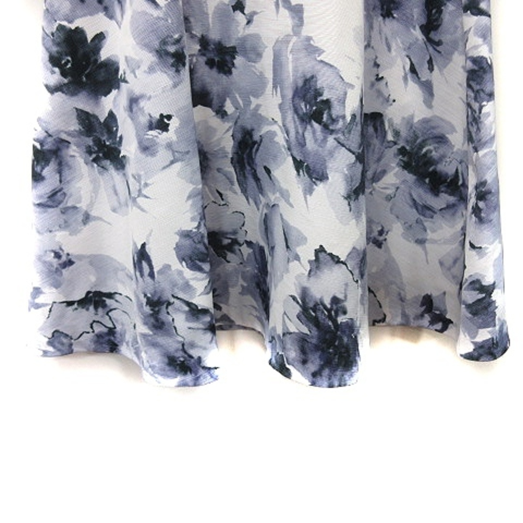 La TOTALITE(ラトータリテ)のラ トータリテ フレアスカート ロング 花柄 36 マルチカラー /YI レディースのスカート(ロングスカート)の商品写真