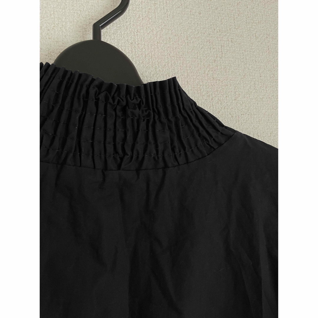 ViS(ヴィス)の黒ブラウス　袖リボン レディースのトップス(シャツ/ブラウス(長袖/七分))の商品写真