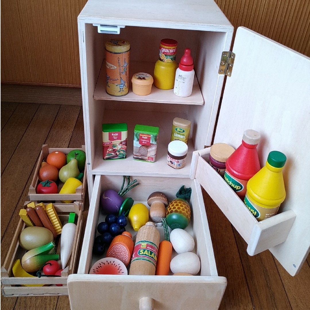MILANの冷蔵庫とerzi habaの食材大量セット   フリマアプリ ラクマ