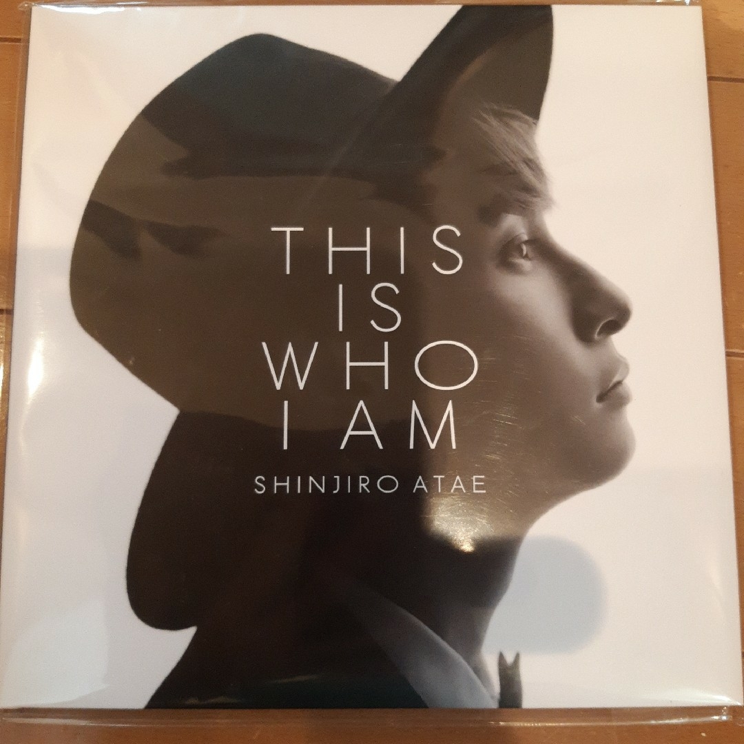 AAA(トリプルエー)の與真司郎THIS IS WHO I AM初回生産限定盤CD + DVD エンタメ/ホビーのCD(ポップス/ロック(邦楽))の商品写真