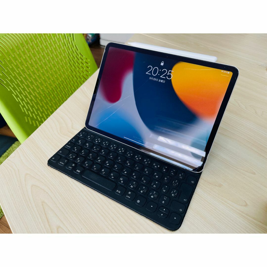 Apple(アップル)の〈3点セット〉ipad＋Smart Keyboard＋Apple Pencil スマホ/家電/カメラのPC/タブレット(タブレット)の商品写真