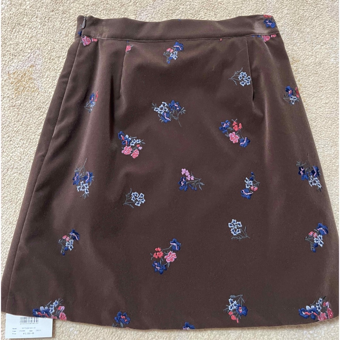 MERCURYDUO(マーキュリーデュオ)のマーキュリーデュオ　ベロアスカート　ミニスカート　タイトスカート　花柄 レディースのスカート(ミニスカート)の商品写真