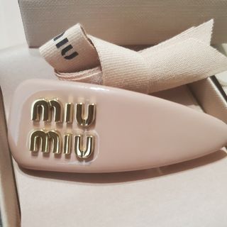 MIU MIU(ヘアアクセサリー ・ ピンク/桃色系)のフリマアイテム一覧 MIU MIU(ヘアアクセサリー ・ ピンク/桃色系)のフリマアイテム一覧