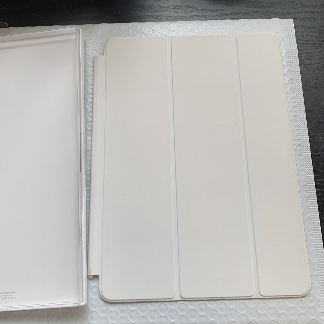 iPad(アイパッド)のAppleiPad9.7インチ　純正smart cover 中古 スマホ/家電/カメラのスマホアクセサリー(iPadケース)の商品写真