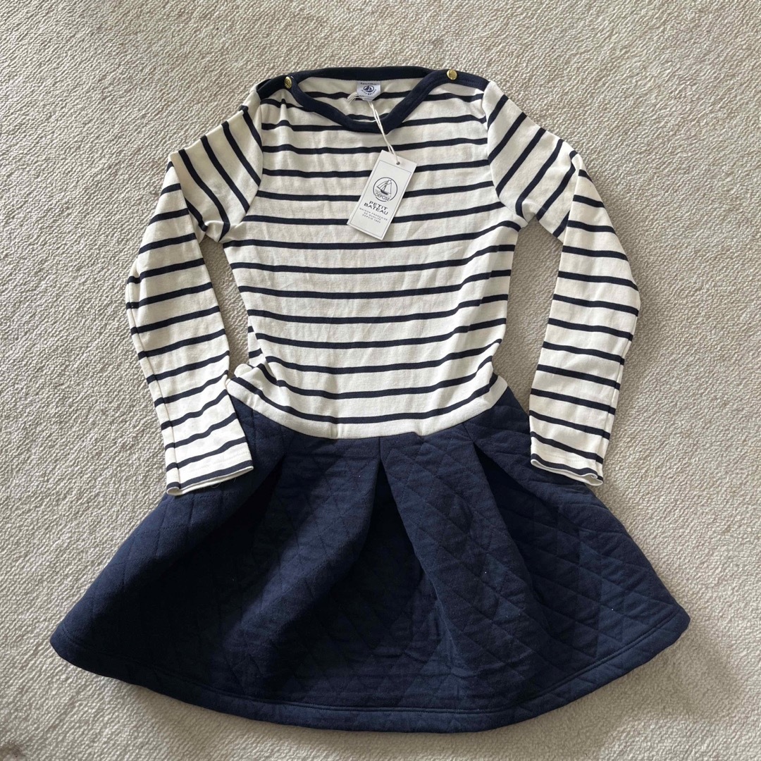 PETIT BATEAU(プチバトー)のプチバトー　ワンピース　新品　8ans 128cm キッズ/ベビー/マタニティのキッズ服女の子用(90cm~)(ワンピース)の商品写真