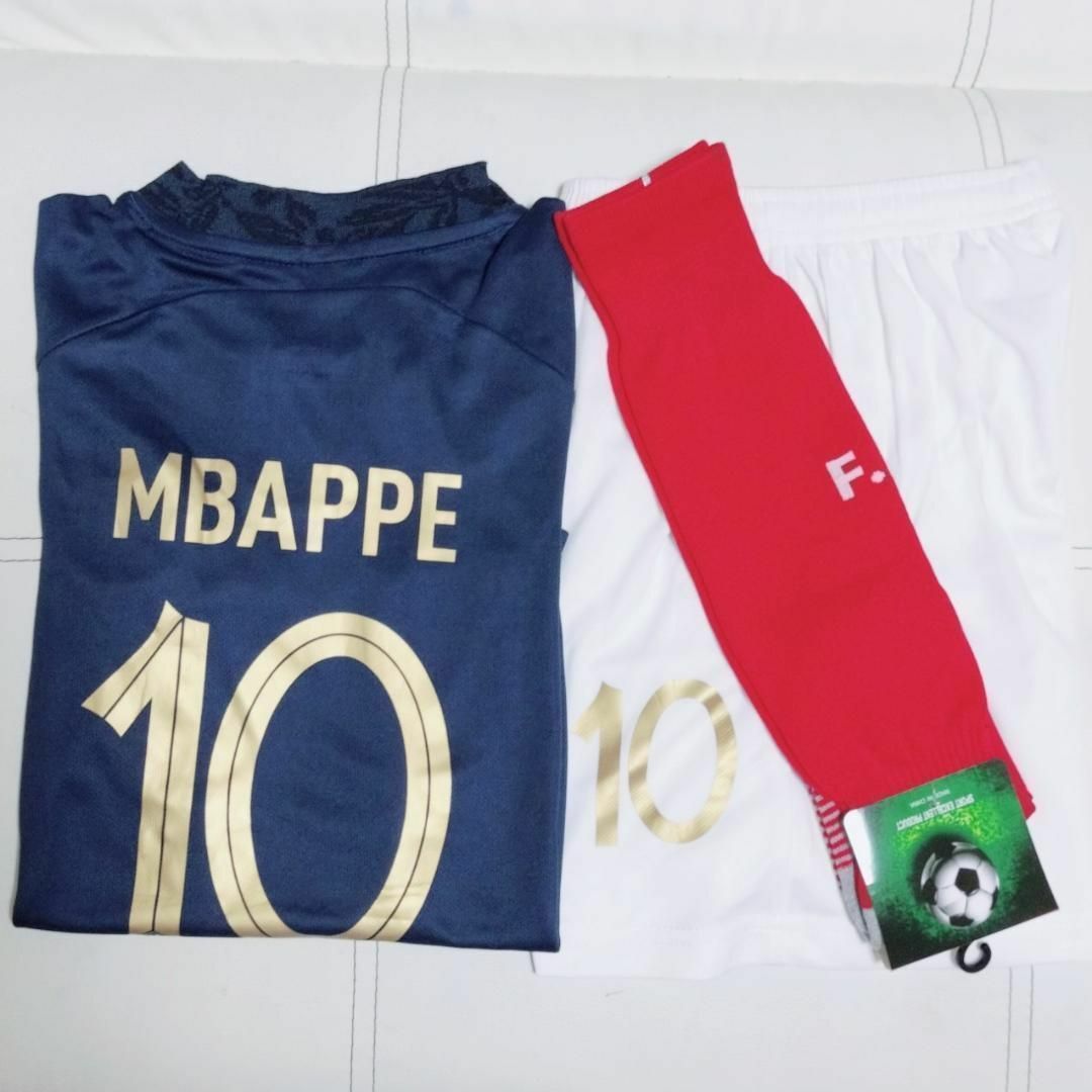 120✨フランス代表 エムバペ 紺 トロフィ付⚽子供サッカーユニフォーム キッズ キッズ/ベビー/マタニティのキッズ服男の子用(90cm~)(その他)の商品写真