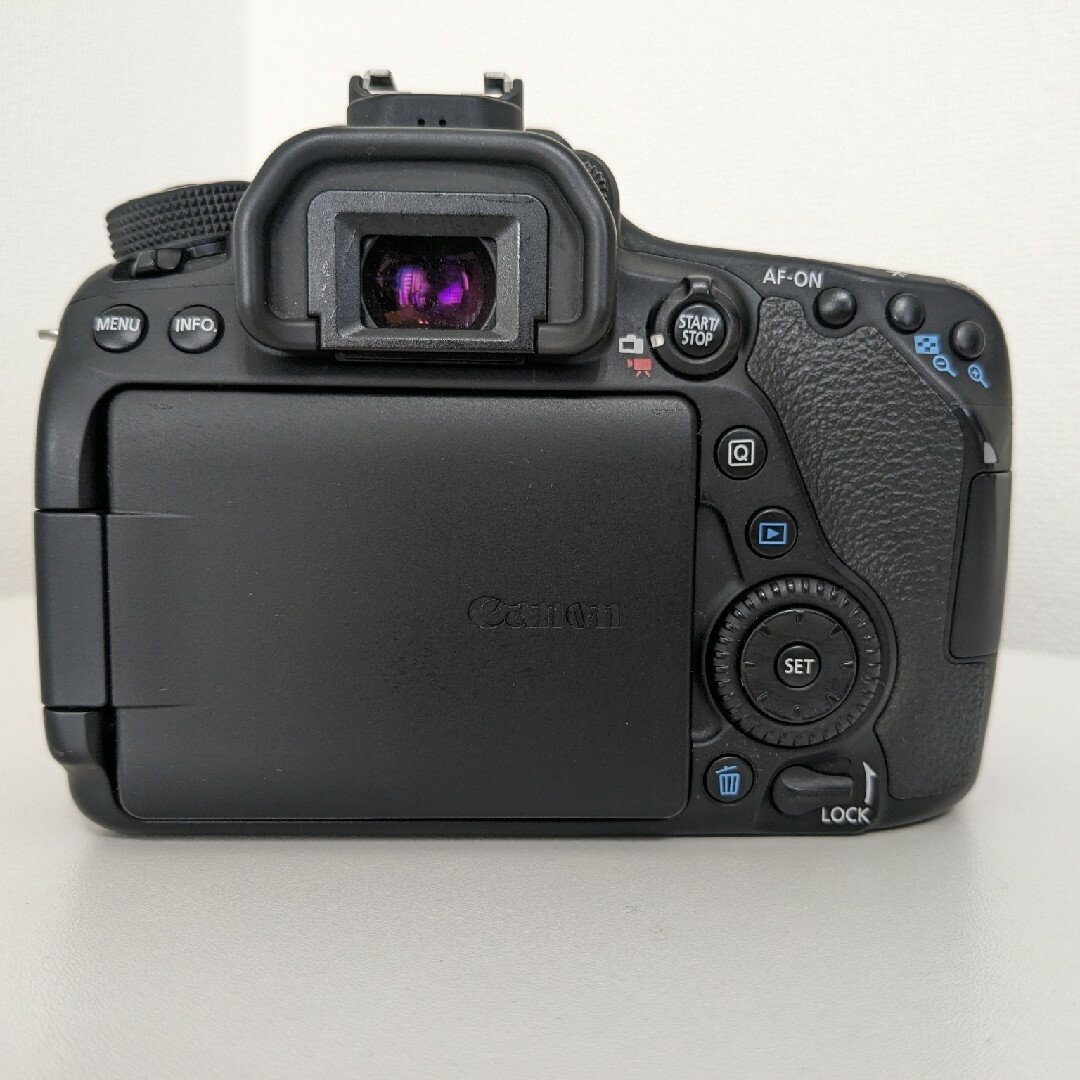Canon EOS 80D ボディ本体 + Sigma 大口径標準ズームレンズ Canon EOS 80D ボディ本体 + Sigma 大口径標準ズームレンズ
