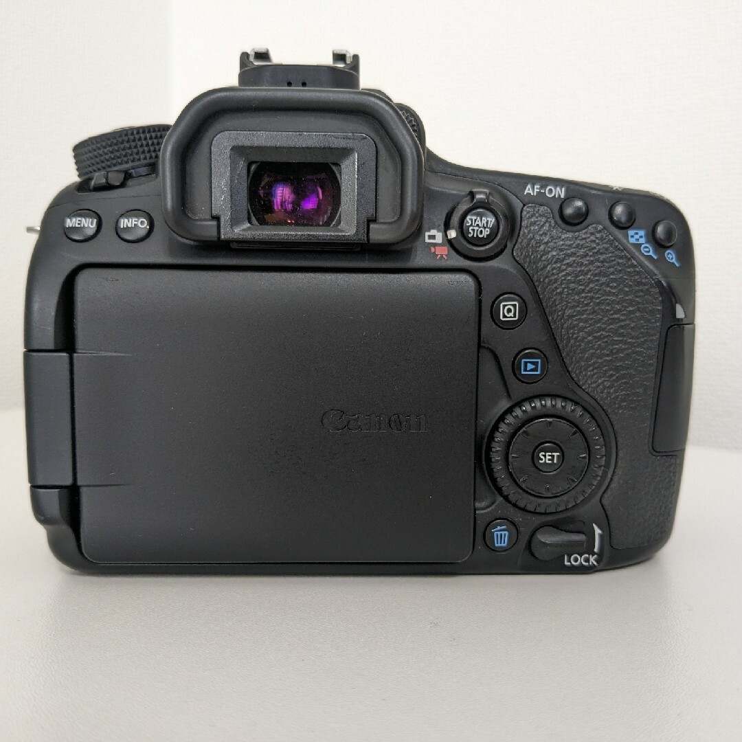 Canon EOS 80D ボディ本体 + Sigma 大口径標準ズームレンズ