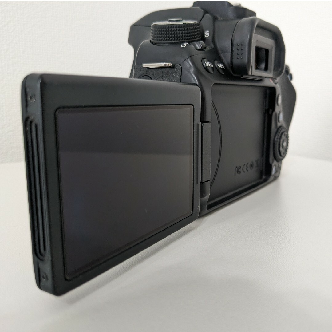 Canon EOS 80D ボディ本体 + Sigma 大口径標準ズームレンズ