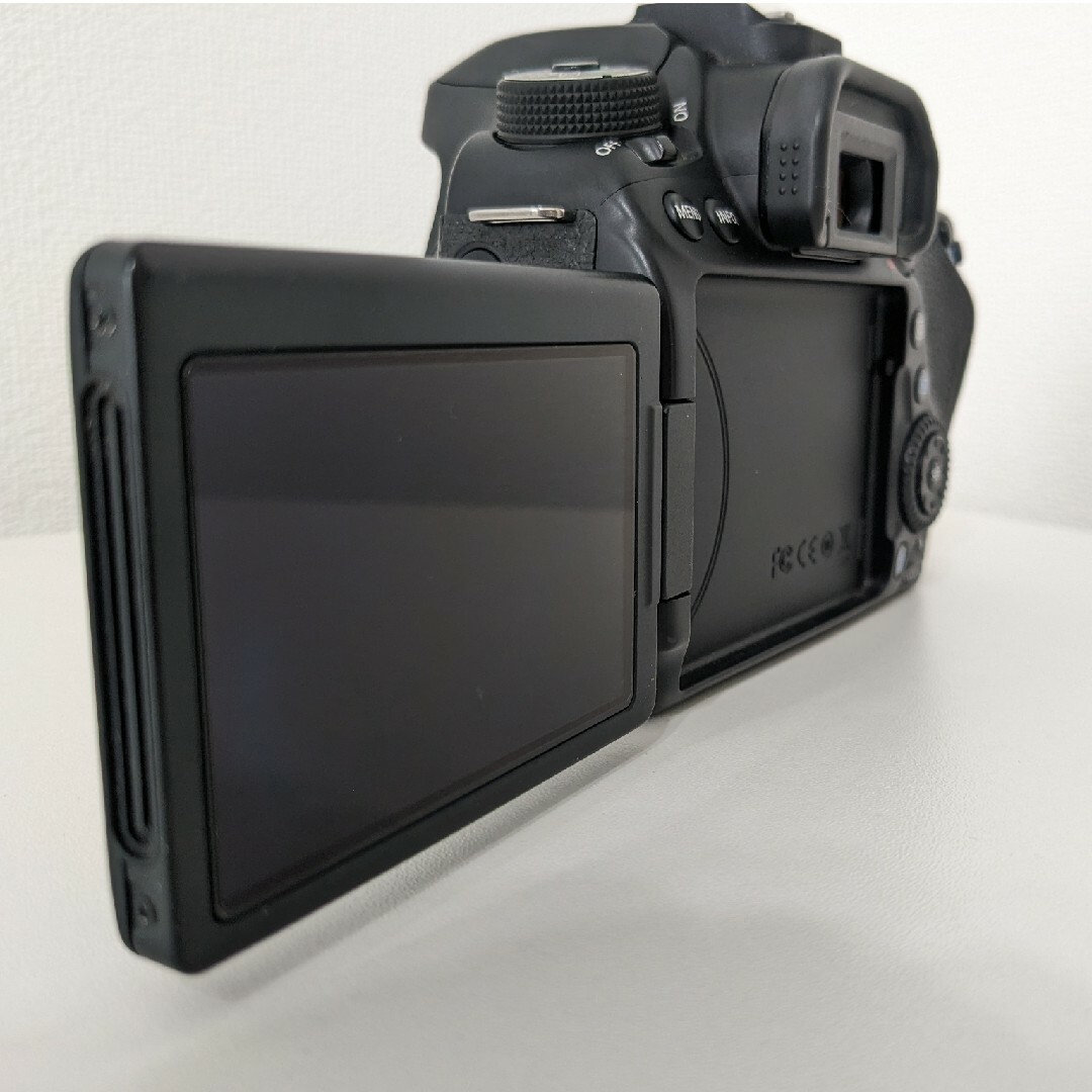 Canon EOS 80D ボディ本体 + Sigma 大口径標準ズームレンズ Canon EOS 80D ボディ本体 + Sigma 大口径標準ズームレンズ