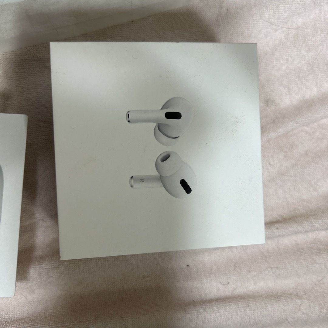 Apple(アップル)のAirPods Pro スマホ/家電/カメラのオーディオ機器(ヘッドフォン/イヤフォン)の商品写真