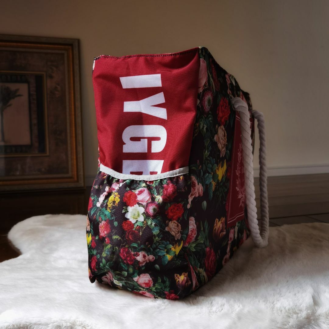 【新品】大容量　トートバッグ　ローズ レディースのバッグ(トートバッグ)の商品写真