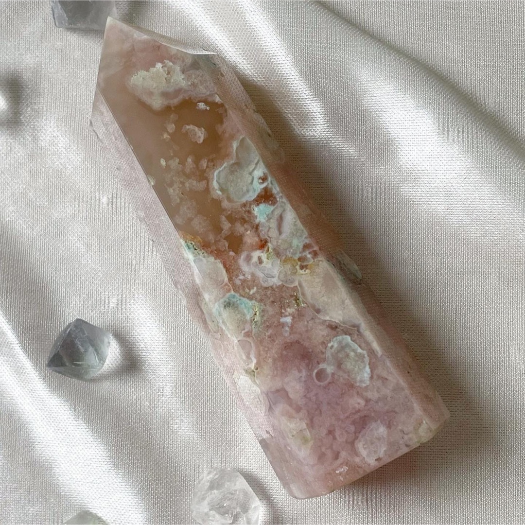 蛍光効果のある瑪瑙　桜瑪瑙　チェリーブロッサムアゲート　瑪瑙　天然石