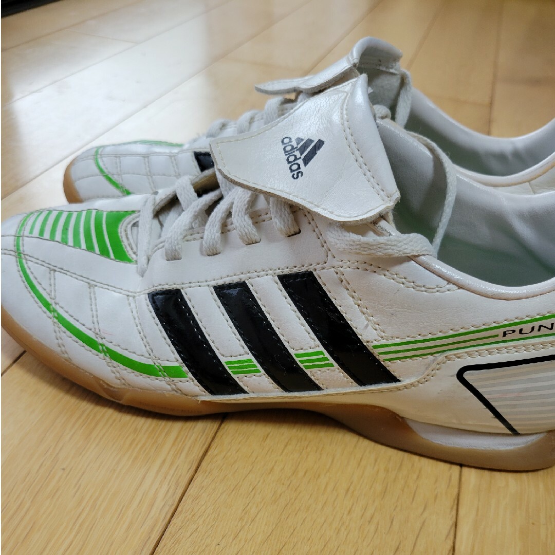 【adidas】シューズ24.5cm　フットサルシューズ スポーツ/アウトドアのサッカー/フットサル(シューズ)の商品写真