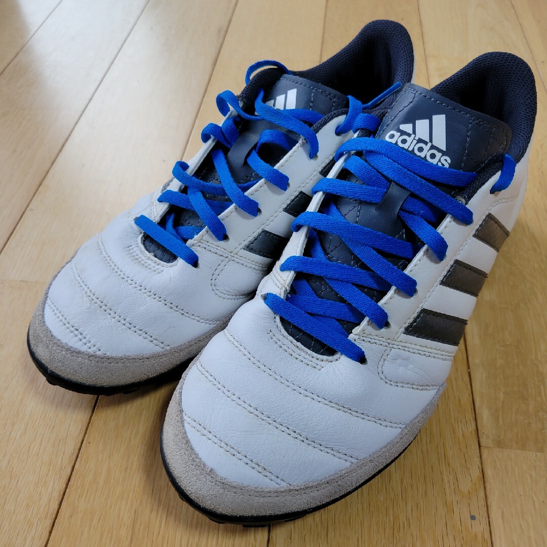 adidas(アディダス)の【adidas】サッカートレーニングシューズ26.0cm スポーツ/アウトドアのサッカー/フットサル(シューズ)の商品写真