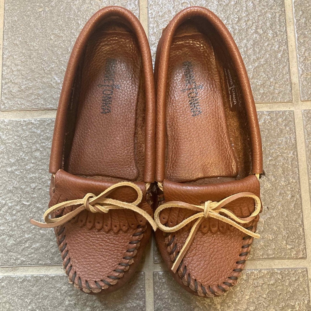 Minnetonka(ミネトンカ)のミネトンカ　minnetonka 牛革モカシン　サイズ6 レディースの靴/シューズ(スリッポン/モカシン)の商品写真