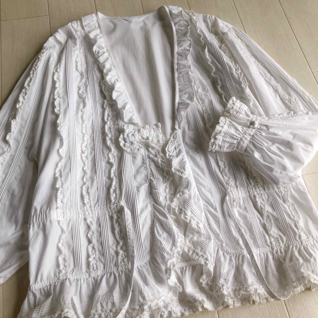 ファッション通販店舗 カネコイサオ ピンタック ピコレース フリル 白 ファッション通販店舗 カネコイサオ ピンタック ピコレース フリル 白
