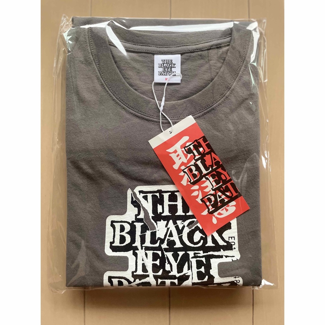 ブラックアイパッチTORN OG LABEL TEE CHARCOAL メンズのトップス(Tシャツ/カットソー(半袖/袖なし))の商品写真