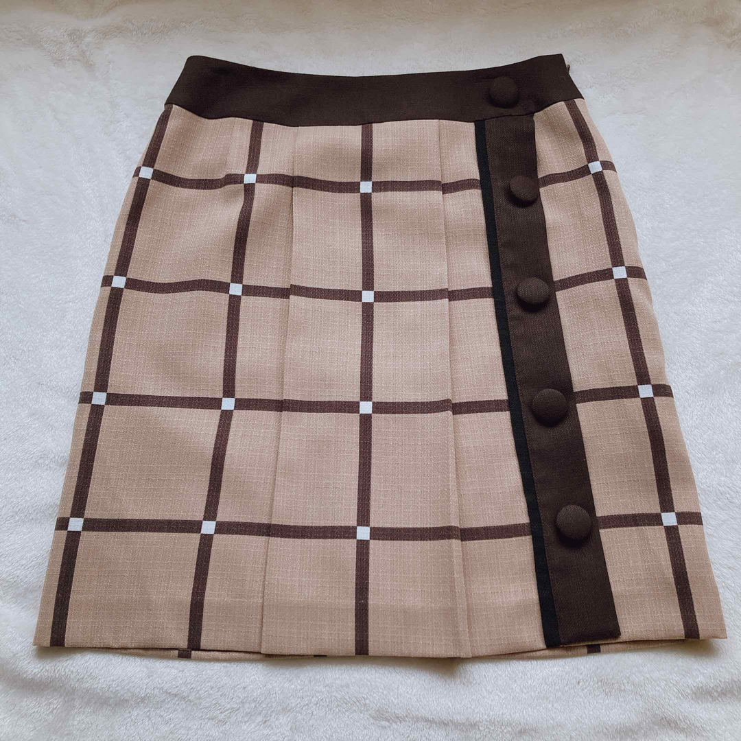 QUEENS COURT(クイーンズコート)のQUEENS COURT チェック ひざ丈 スカート 2(M) 裏地付き レディースのスカート(ひざ丈スカート)の商品写真