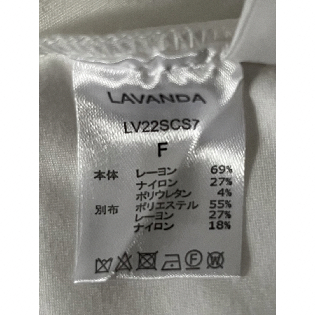 【美品】LAVANDA  ボリュームフリルトップス　OFFWHITE レディースのトップス(シャツ/ブラウス(半袖/袖なし))の商品写真