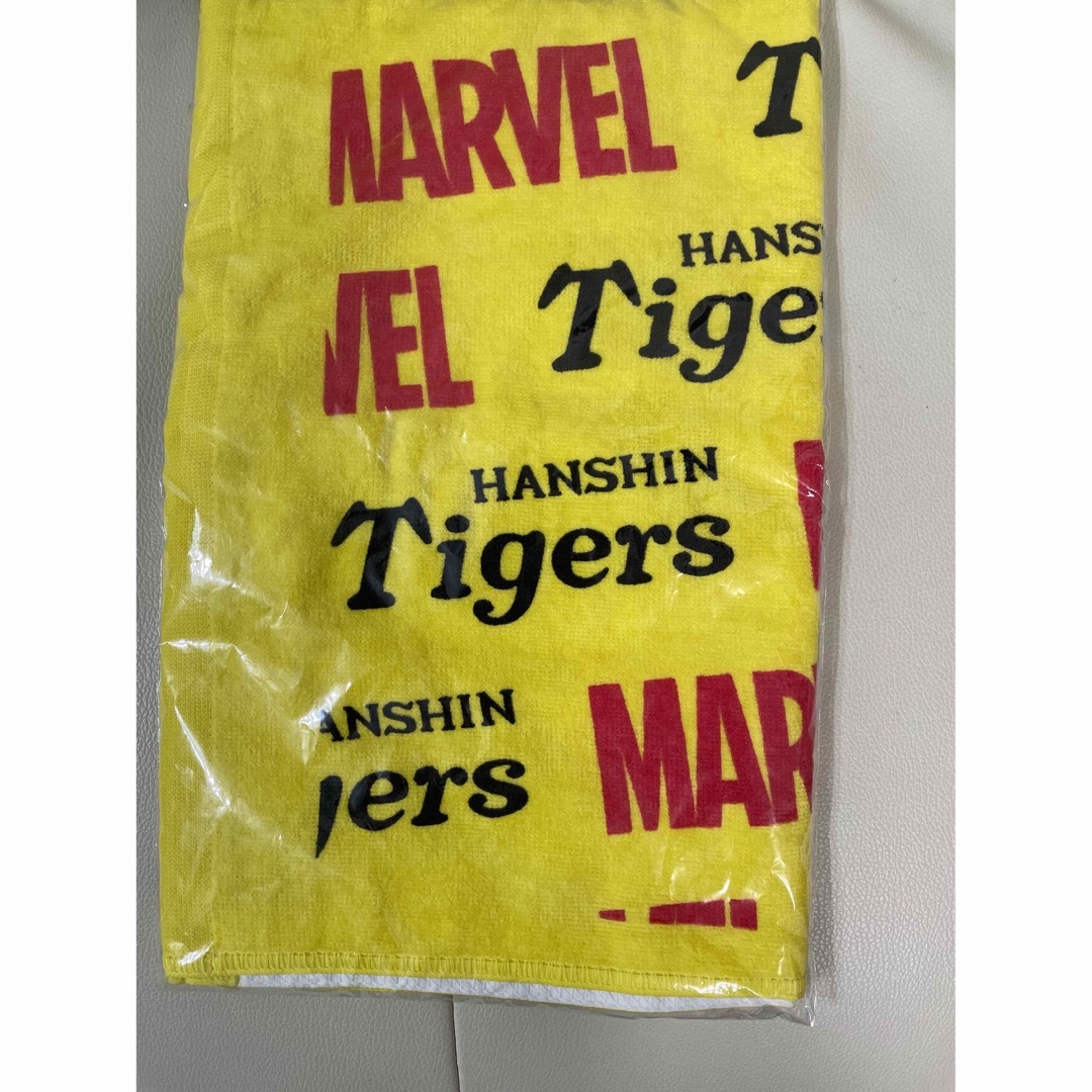 阪神タイガース(ハンシンタイガース)の阪神　タイガース　タオル　MARVEL  スポーツ/アウトドアの野球(応援グッズ)の商品写真