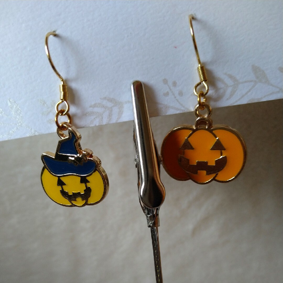 ハロウィン　かぼちゃピアス　サージカルステンレス ハンドメイドのアクセサリー(ピアス)の商品写真