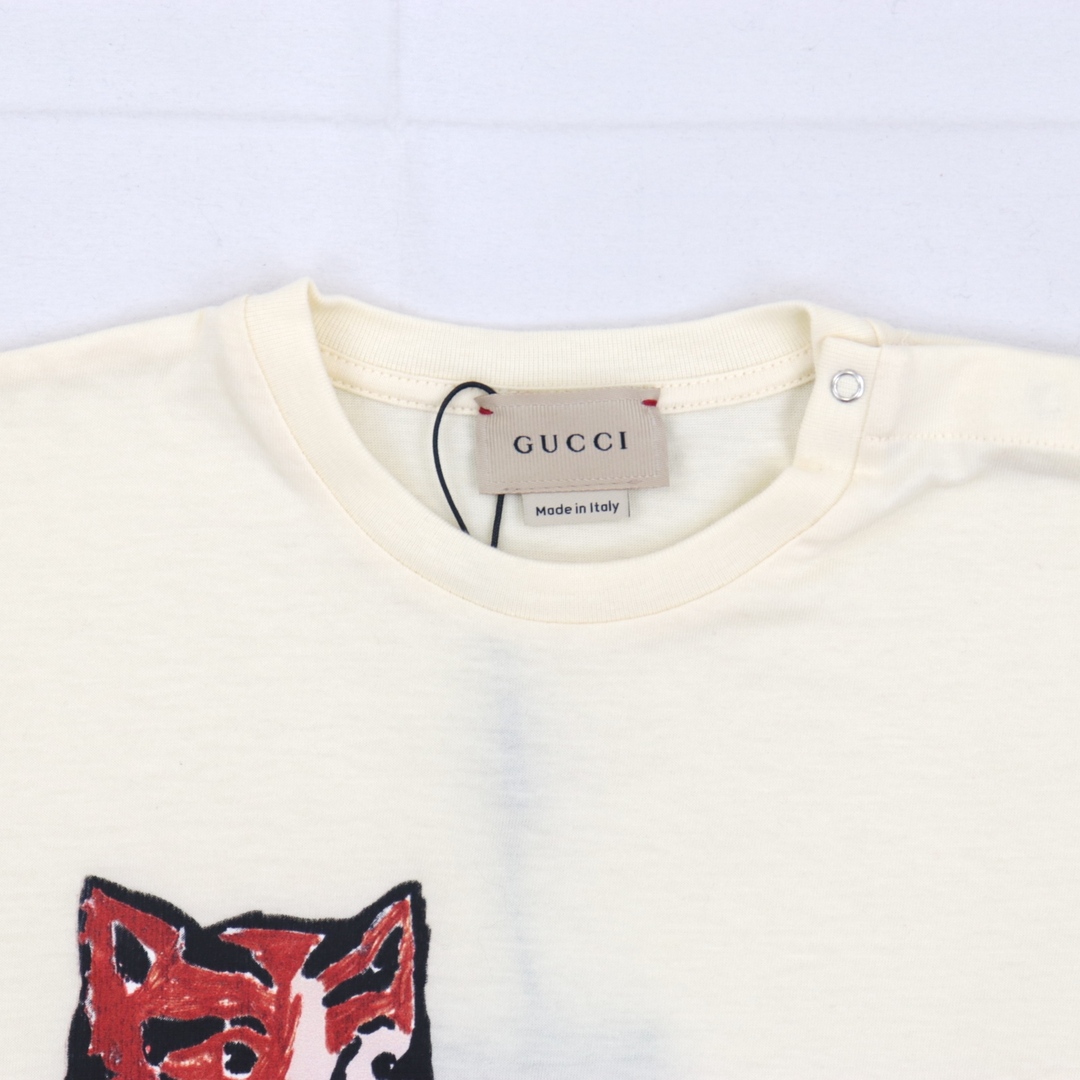 未使用 グッチ キャット ロゴプリント 半袖Tシャツ キッズ ベビー クリーム 100/56 猫 コットン GUCCI