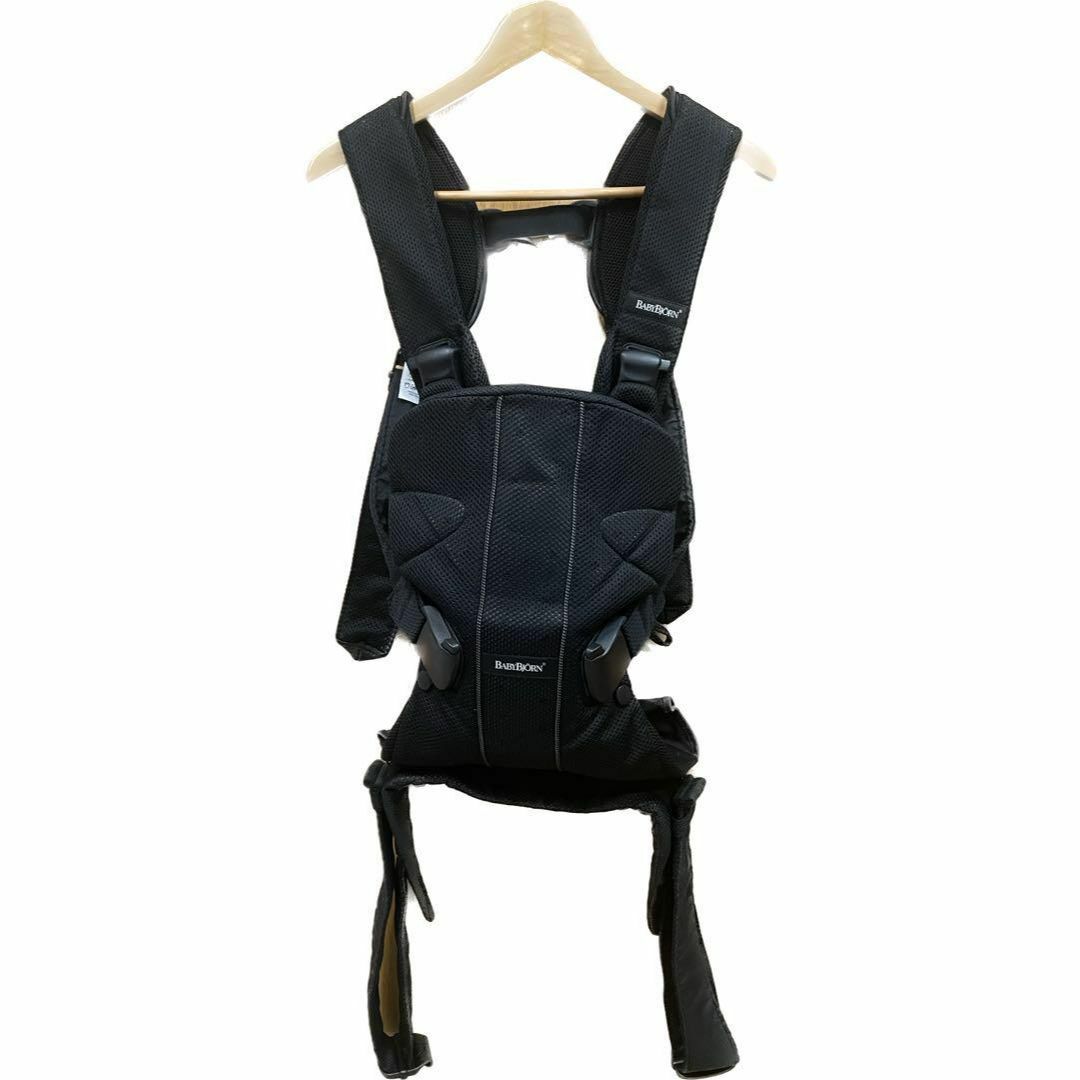 BABYBJORN(ベビービョルン)の美品　箱付き　ベビービョルン　ONE  メッシュ　ブラック キッズ/ベビー/マタニティの外出/移動用品(抱っこひも/おんぶひも)の商品写真