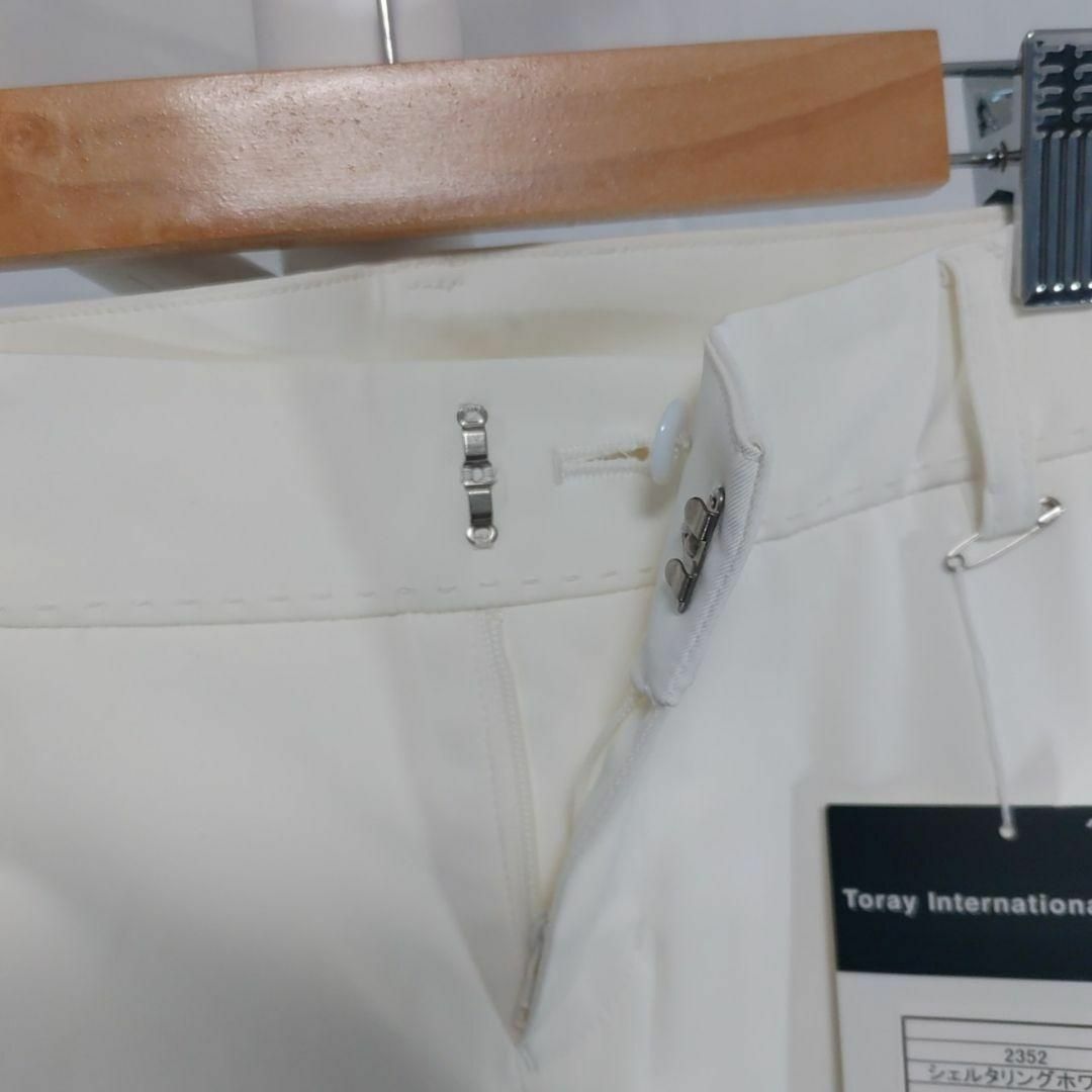 新品タグ付き 東レ TORAY スラックス カジュアルパンツ メンズのパンツ(スラックス)の商品写真