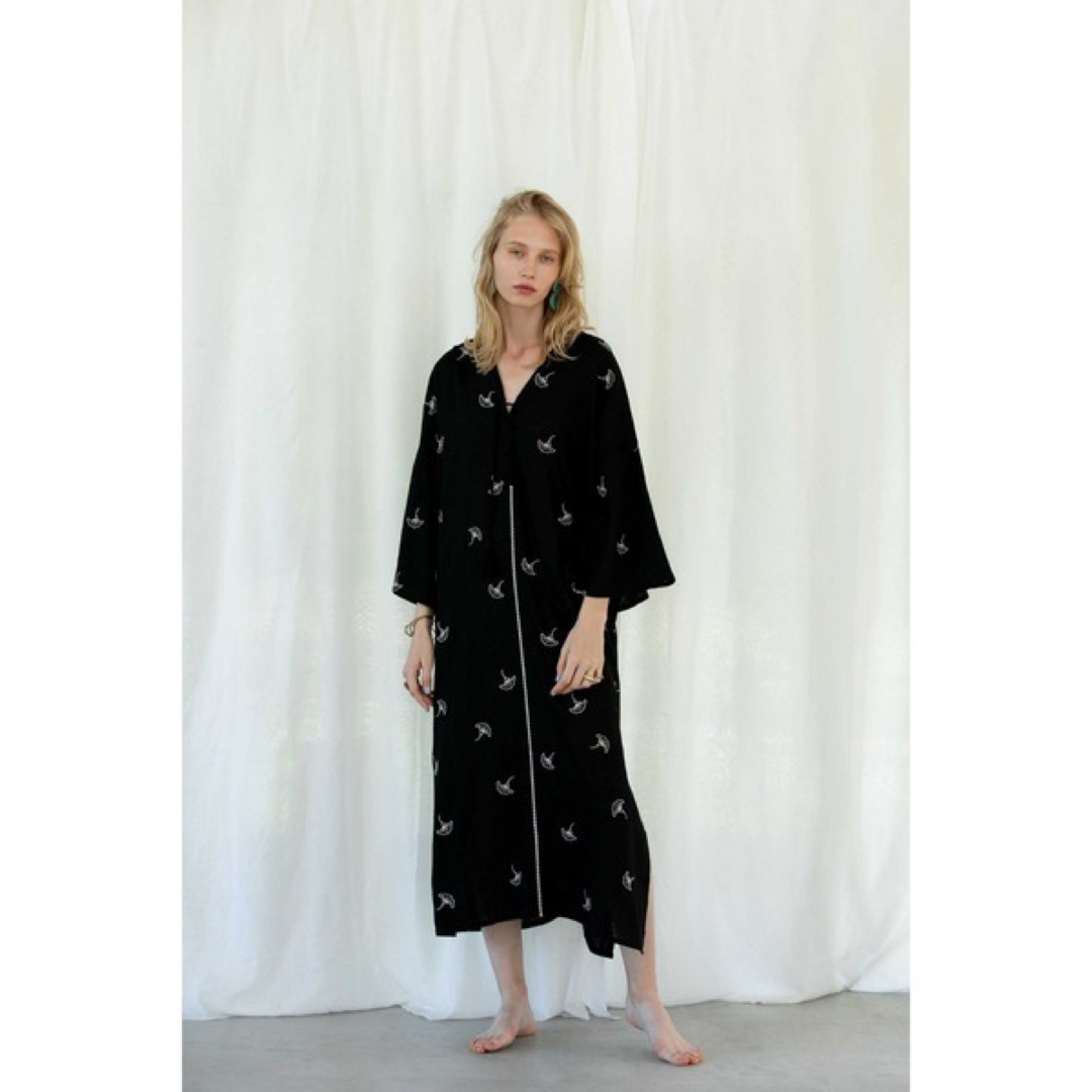 KiiRA(キーラ)のKiiRA キーラ 完売品 Embellished Caftan dress レディースのワンピース(ロングワンピース/マキシワンピース)の商品写真