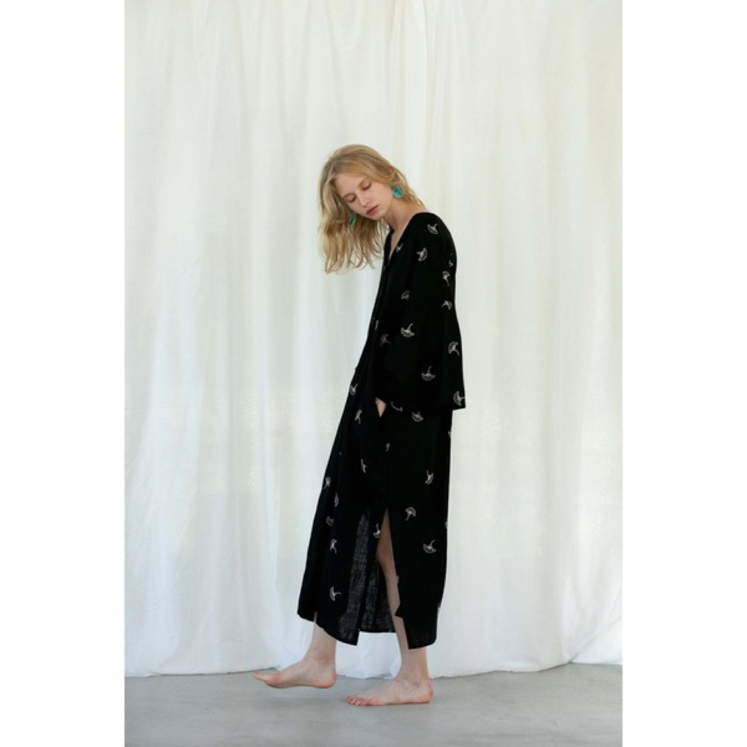 KiiRA(キーラ)のKiiRA キーラ 完売品 Embellished Caftan dress レディースのワンピース(ロングワンピース/マキシワンピース)の商品写真