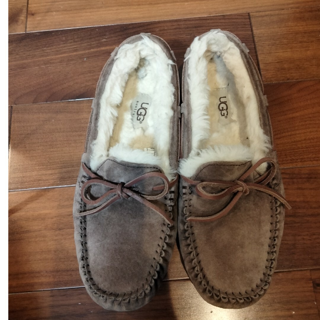 UGG AUSTRALIA(アグオーストラリア)の美品　UGG モカシン 24cm レディースの靴/シューズ(スリッポン/モカシン)の商品写真