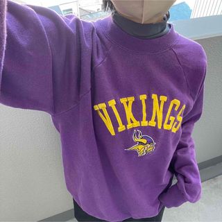 <24時間以内に発送！>VIKINGS スウェット パープル 古着 ヴィンテージ(スウェット)