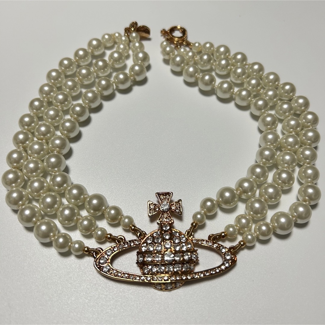 Vivienne Westwood(ヴィヴィアンウエストウッド)の【Vivienne Westwood】三連パールネックレス レディースのアクセサリー(ネックレス)の商品写真