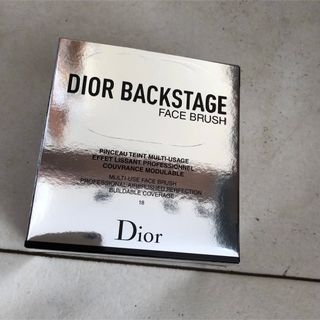 クリスチャンディオール(Christian Dior)の限定品　新品ん　Diorバックステージ　フェイスブラシ(ブラシ・チップ)