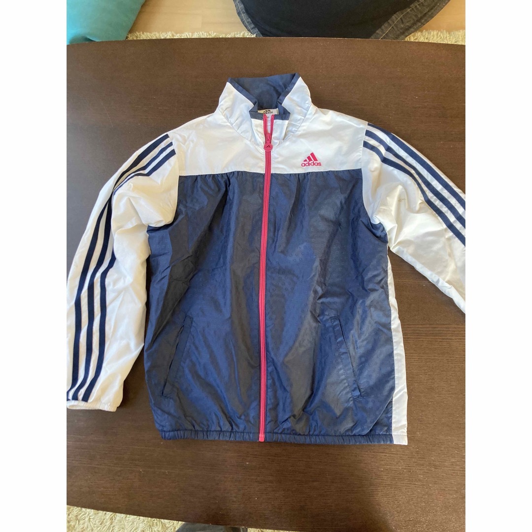 adidas(アディダス)のアディダス　140サイズ　裏地有りナイロン上着 キッズ/ベビー/マタニティのキッズ服女の子用(90cm~)(ジャケット/上着)の商品写真