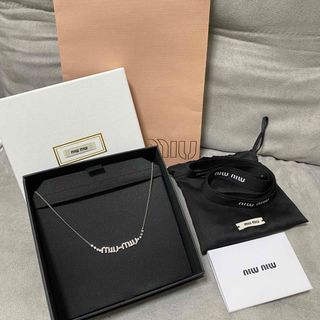 miumiu クリスタル付きメタルネックレスの通販|ラクマ