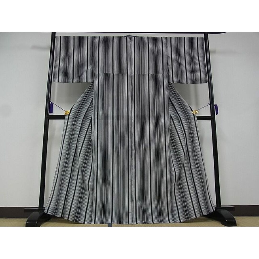 平和屋-こころ店■夏物 小紋 紅梅織 縞 黒地 着丈163.5cm 裄丈67.5cm 洗える着物 B-wt8517 | フリマアプリ ラクマ