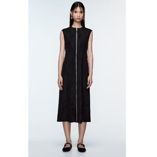 ザラ(ZARA)の新品！未使用！♥️ZARA♥️フェイクスエードミディワンピース。M。(ロングワンピース/マキシワンピース)