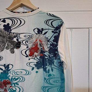 カラクリタマシイ(絡繰魂)の専用　[絡繰魂] 戯金魚 刺繍 ヘンリーネック 長袖Tシャツ [ L-91202(Tシャツ/カットソー(七分/長袖))