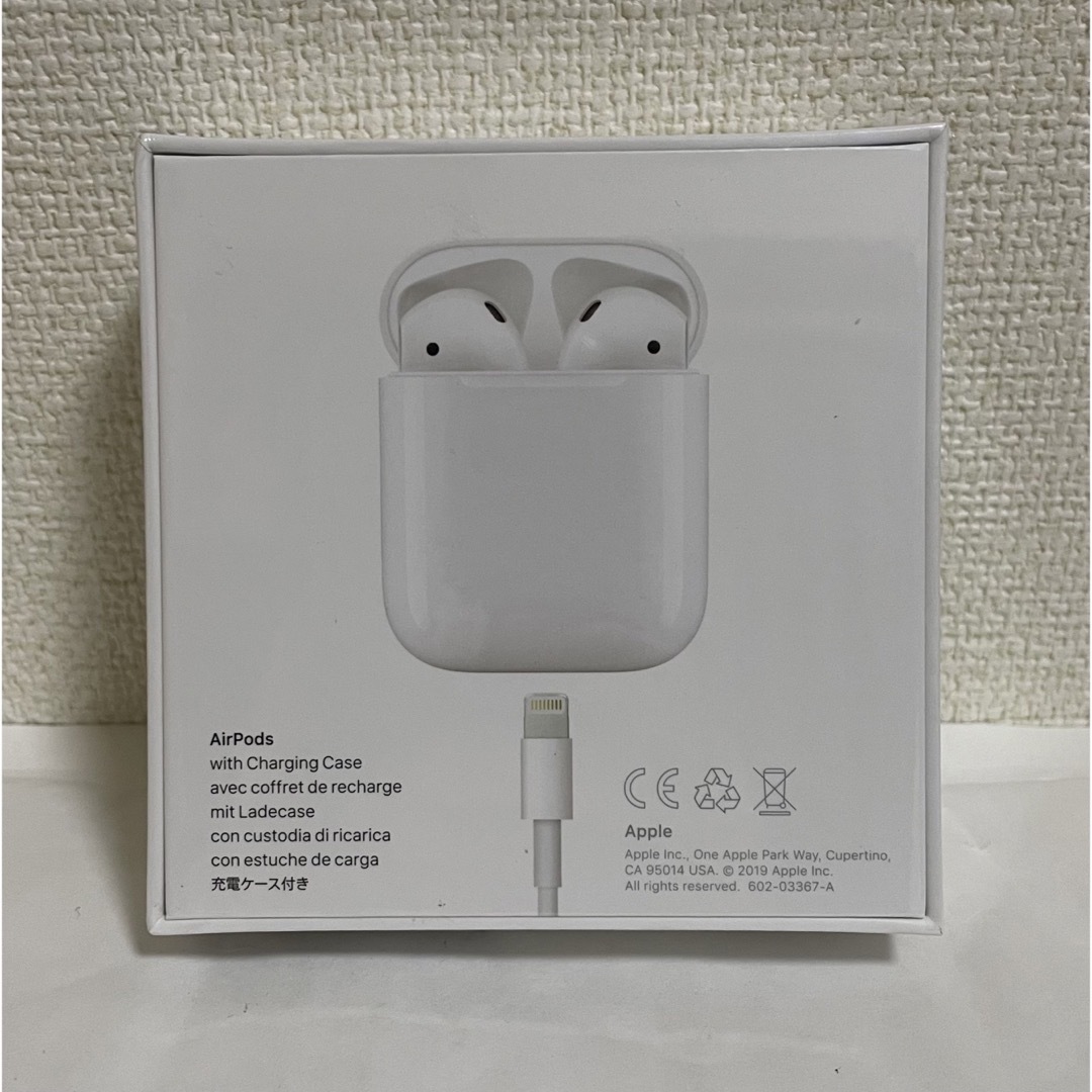 Apple(アップル)のApple AirPods 第2世代 MV7N2J/A スマホ/家電/カメラのオーディオ機器(ヘッドフォン/イヤフォン)の商品写真