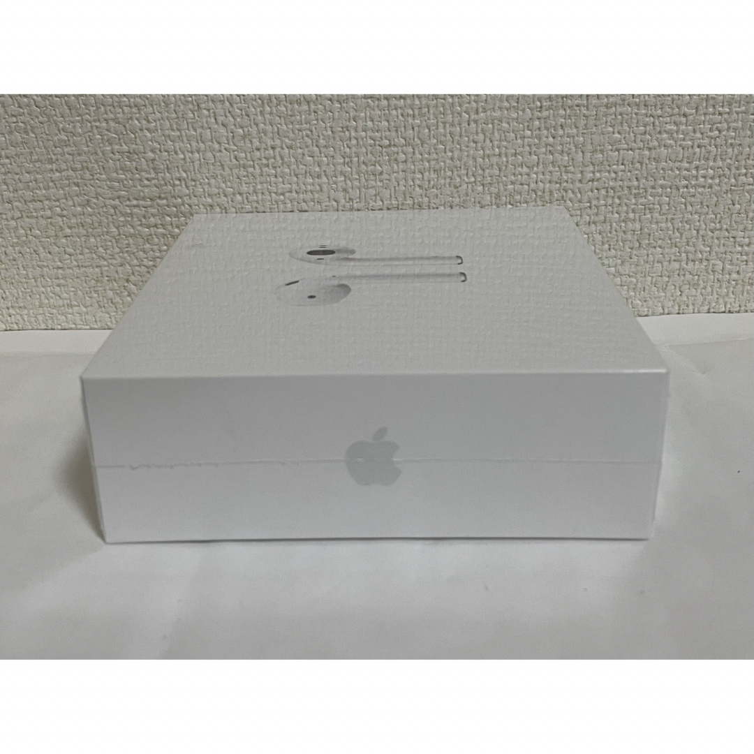 Apple(アップル)のApple AirPods 第2世代 MV7N2J/A スマホ/家電/カメラのオーディオ機器(ヘッドフォン/イヤフォン)の商品写真